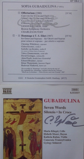Encartes de cds de Deutsche Grammophone y Chandos, autografiados por Sofía Gubaidulina